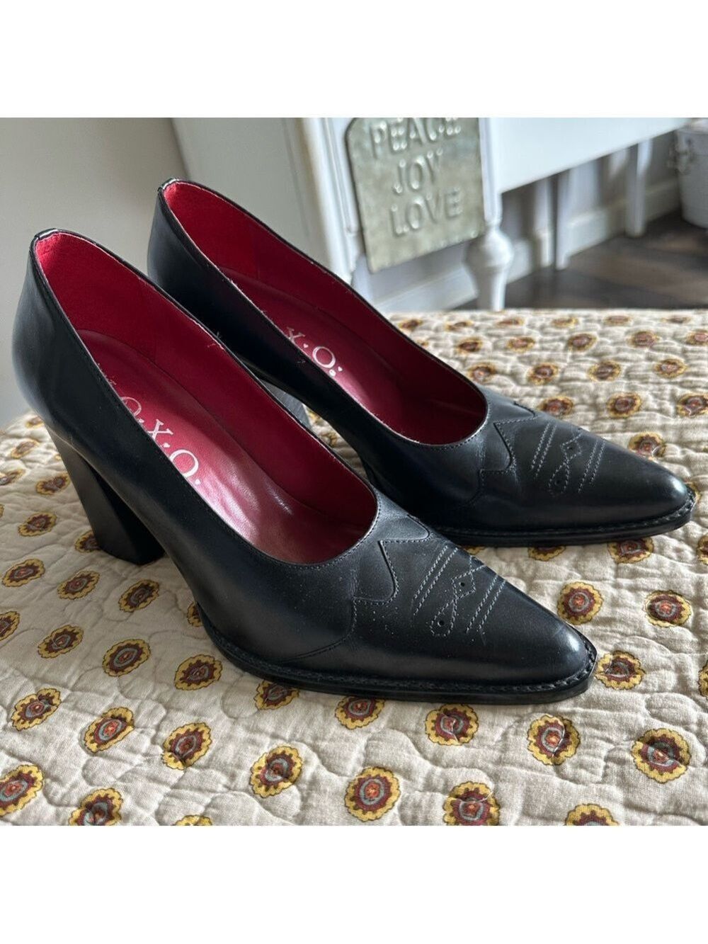 XOXO Black Leather Classic Heel With Stitch Detail Size 8